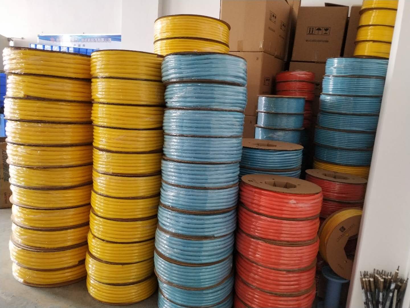 彩色開口自卷式套管大量生產(chǎn)中歡迎下單！